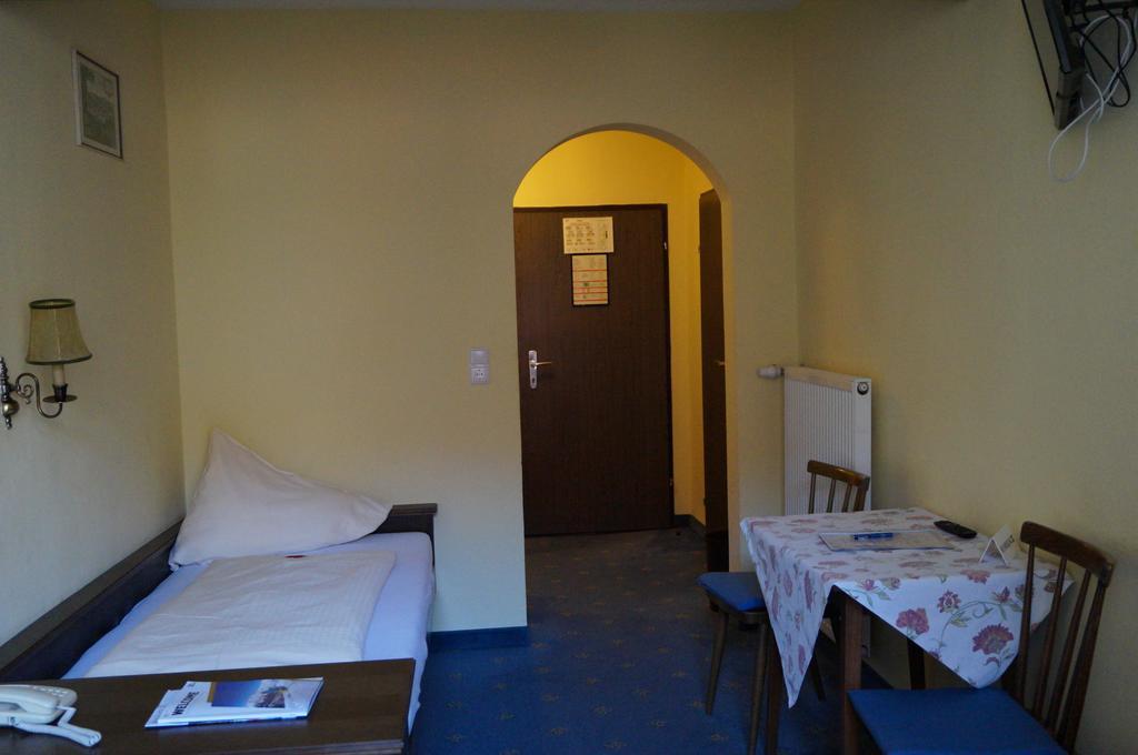 Hotel Happ Innsbruck Quarto foto
