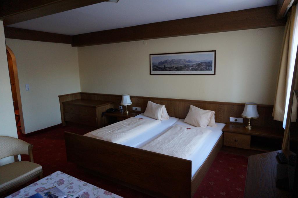 Hotel Happ Innsbruck Quarto foto