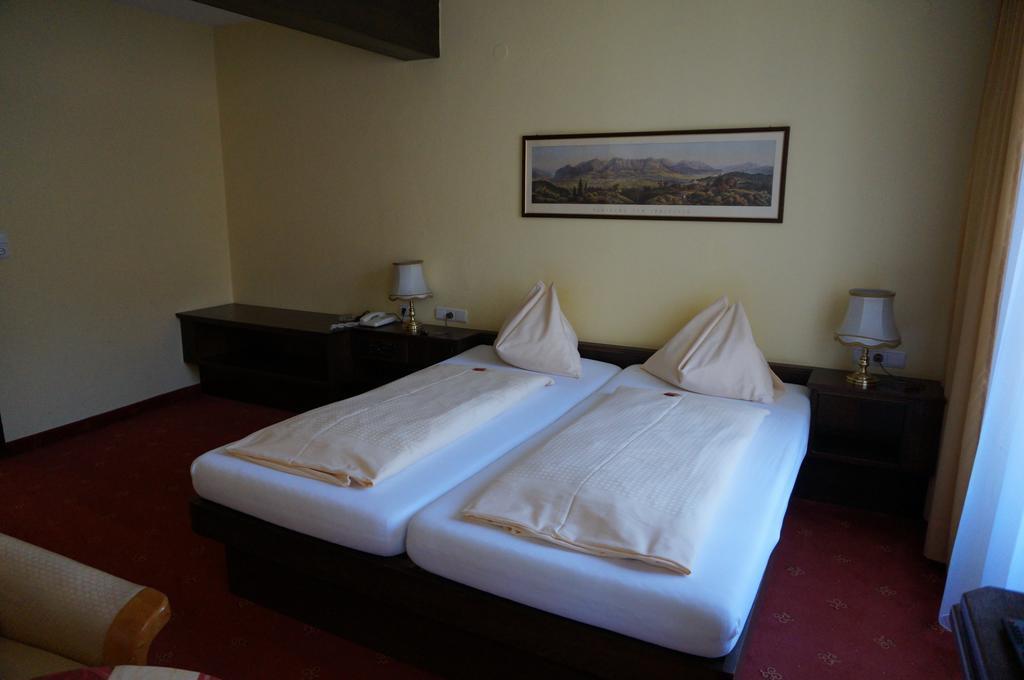 Hotel Happ Innsbruck Quarto foto